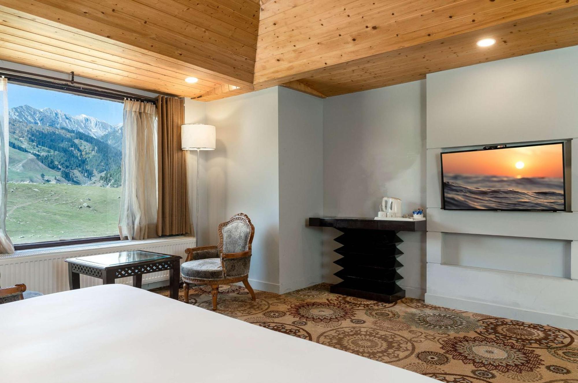 Country Inn Suites By Radisson Sonamarg Exterior photo